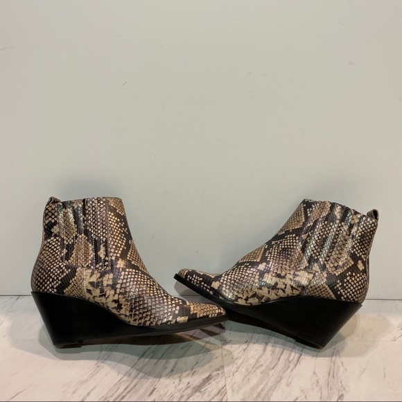 New! Treasure & Bond Natalie Wedge Snake Print Faux Leather Booties 7M - Picture 4 of 11